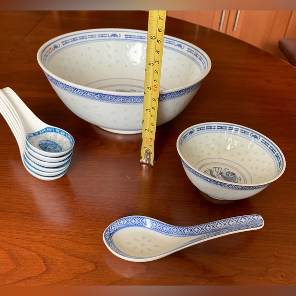 Chinese porcelain blue & white dragon pattern 9” serving bowl 6” plates & spoons - Picture 4 of 11